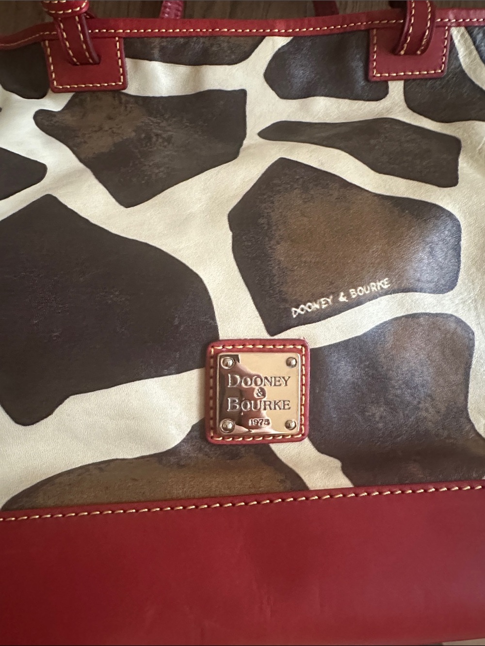 Dooney & Bourke Giraffe Pattern Red-Trim Leather Tote EUC - Picture 10 of 13